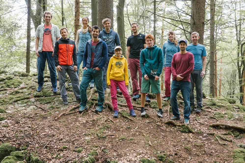 トミー・コールドウェルのインスタグラム：「I spent last week in the Frankenjura hanging with this rad crew of @team_edelrid athletes. What a inspiring group of fun loving athletes. Can’t wait for next time. 📸@martinpoetter」
