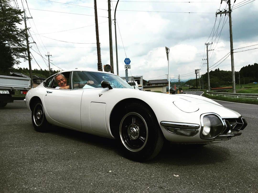 工藤村正のインスタグラム：「I just got my favorite JP GT, TOYOTA 2000GT I’m going to drive for my Dream ... Must be Great 😄and😁Happy if this TOYOTA 2000GT own my own 😅💦🎊⭐️🥂 200台しか生産されなかった日本の名車❣️やっとドライブ出来た❣️う〜〜ん…６千万円…車が先か、アトリエ先か😎💦❣️ 😂🙇🏻‍♂️💦 絵描きにそんな大金ある訳ゃないのです😆💦‼️」