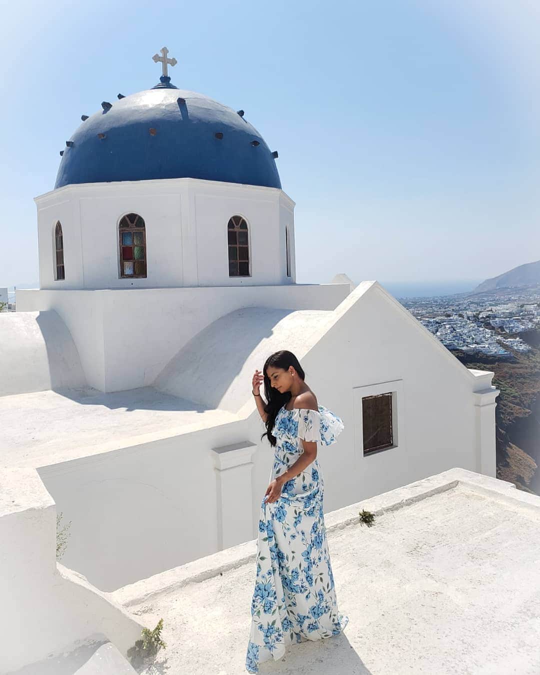 のインスタグラム：「Always coordinate, never blend in.  #ykmyway #carmenmaxi #dreamydress #dreamydestination #YumiKim」