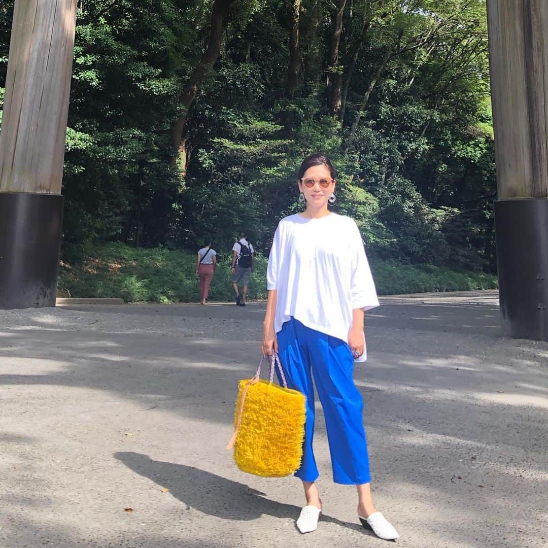 のインスタグラム：「. 朝1番で明治神宮へ。 長女と。 @7g1sa  2019.8.12 . . . 水、土、緑、空が綺麗で良い気をいただきました🙏 教えていただいた場所にも行けて 猛暑日だったけど気持ちが良かったです。 . . . #パワースポット #明治神宮#朝活  #長女#family#daughter #アラフィフ#ootd#休日#cordinate  #シンプルコーデ#着回しコーデ #大人カジュアル #enfold #havefun#meijijingu」