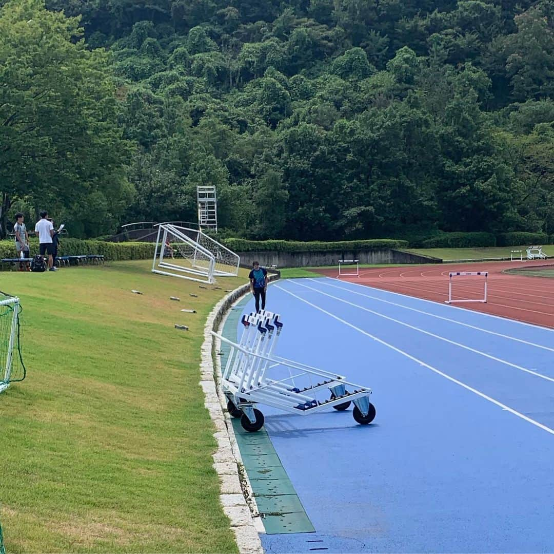 中村水月さんのインスタグラム写真 - (中村水月Instagram)「やっとここまで\‪(ᯅ̈ )/ じっくりリハビリしたおかげで スピード上げ始めてからは順調なきがする\‪(ᯅ̈ )/ #足の速いパンダになる🐼 #ひかるのおぉ〜入り #流れる後ろ足 #膝下振り出すクセ改善中 #すぐバテる #見切れるハードル陣 #みんな試合だってさ #私も１ヶ月後走るよ #頑張るよ #🐼#ひかるとの練習おもろい好き」8月24日 12時13分 - n___mm____n