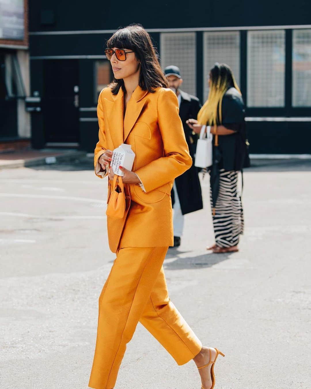 Vogue Australiaさんのインスタグラム写真 - (Vogue AustraliaInstagram)「‘Power suiting’ has a new meaning for autumn/winter ’19/’20. Forget any stiff, corporate connotations; laid-back silhouettes and voluminous luxe blazers (paired with wide-leg trousers and fluid skirts) are leading the way now. In the bio link, we explore five ways to take the power suit to the next level. 📷 @thelocals」8月24日 7時01分 - vogueaustralia