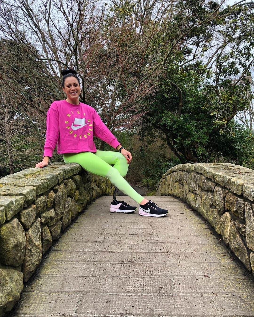 Sophie Pascoeさんのインスタグラム写真 - (Sophie PascoeInstagram)「Brightening up a winters day and chasing summer today! U.K bound! 💗 #nikeathlete #roadtolondon2019 #swimming #worldchamps」8月24日 7時05分 - sophpascoe1