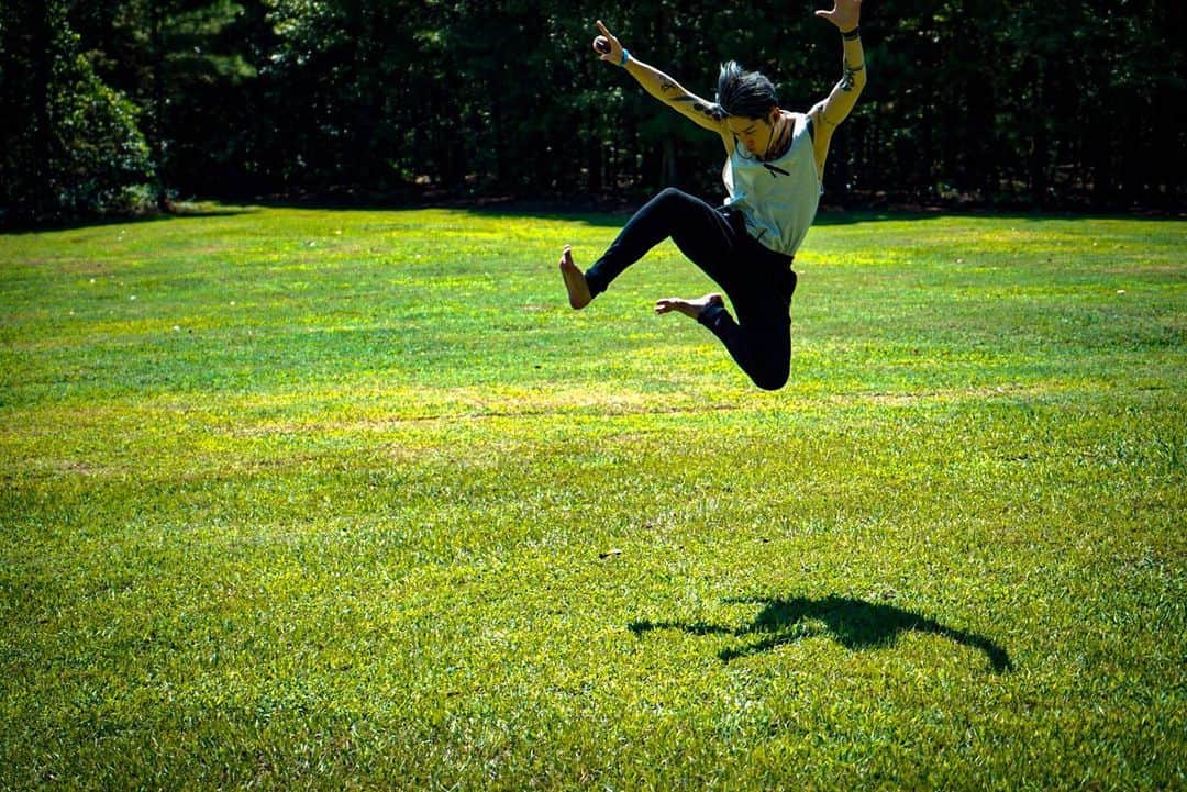MIYAVI（石原貴雅）さんのインスタグラム写真 - (MIYAVI（石原貴雅）Instagram)「Jumping into the weekend like...」8月24日 7時18分 - miyavi_staff