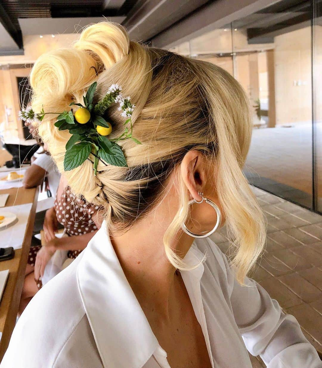 JEN ATKINさんのインスタグラム写真 - (JEN ATKINInstagram)「@katy living her best “Goldie Hawn in Overboard” life 🍋 Did we nail the look??」8月24日 7時43分 - jenatkinhair