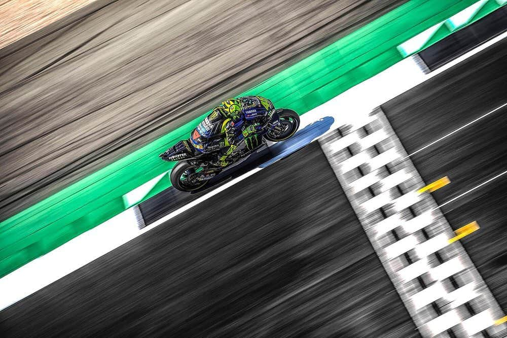 バレンティーノ・ロッシさんのインスタグラム写真 - (バレンティーノ・ロッシInstagram)「Silverstone Circuit,England  Friday,free practice 📸 @jesusrobledo @gigisoldano @falex79 Tino Martino」8月24日 7時43分 - valeyellow46