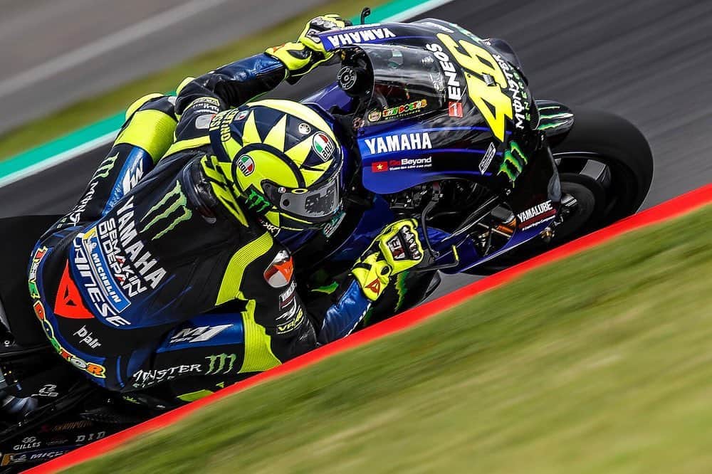 バレンティーノ・ロッシのインスタグラム：「Silverstone Circuit,England  Friday,free practice 📸 @jesusrobledo @gigisoldano @falex79 Tino Martino」