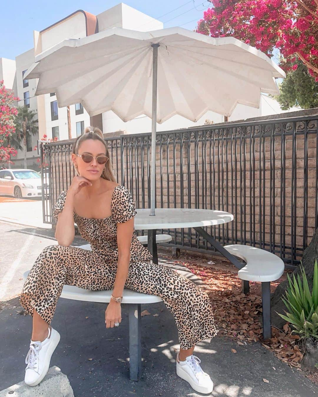 Peta Murgatroydさんのインスタグラム写真 - (Peta MurgatroydInstagram)「It’s been a busy week, but I’m back in LA! Out and about in @faithfullthebrand @polaroideyewear @thelimited all styled by the amazing @erinnoella 💕」8月24日 7時57分 - petamurgatroyd