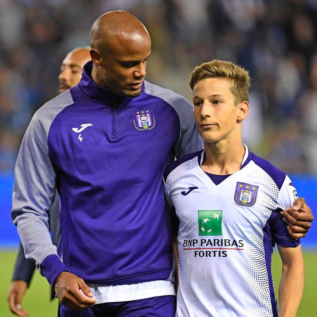 ヴァンサン・コンパニのインスタグラム：「We don’t believe the hype, we don’t believe the drama. We believe in the process. We continuously produce good football, with a very (!) young but talented squad. However, no results, so no excuses. Now there’s nothing else to do but work even harder. A win will follow.  More motivated than ever, to help this team and beautiful club achieve, whilst never compromising our values. #InYouthWeTrust」