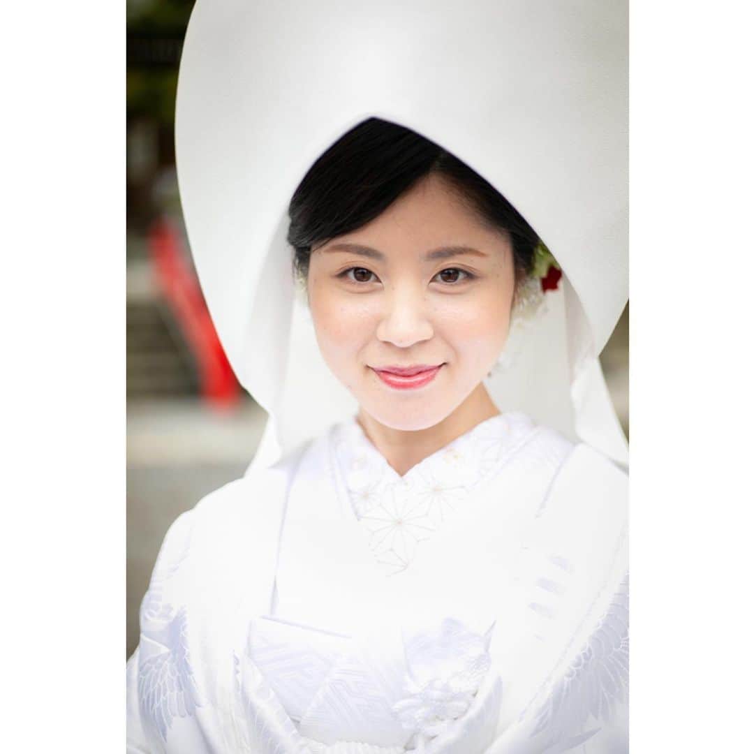 和婚スタイルさんのインスタグラム写真 - (和婚スタイルInstagram)「. 洋髪＋綿帽子。 日本女性のおくゆかしさを印象付け、初々しく上品なイメージに仕上がります.·˖*✩⡱ . @wakonstyle  #和婚スタイル  #神社婚 #和婚 #和装 #色打掛  #白無垢 #角隠し #ウェディングフォト #ブライダルフォト #ロケーションフォト #前撮り #和装ヘアスタイル #神前式 #関西花嫁 #関東花嫁 #九州花嫁 #神前式挙式 #結婚式 #ウェディング #2019春婚 #2019夏婚 #2019秋婚 #2019冬婚 #日本中のプレ花嫁さんと繋がりたい #weddingphotography #洋髪綿帽子 #綿帽子ヘア #綿帽子スタイル」8月24日 8時23分 - wakonstyle