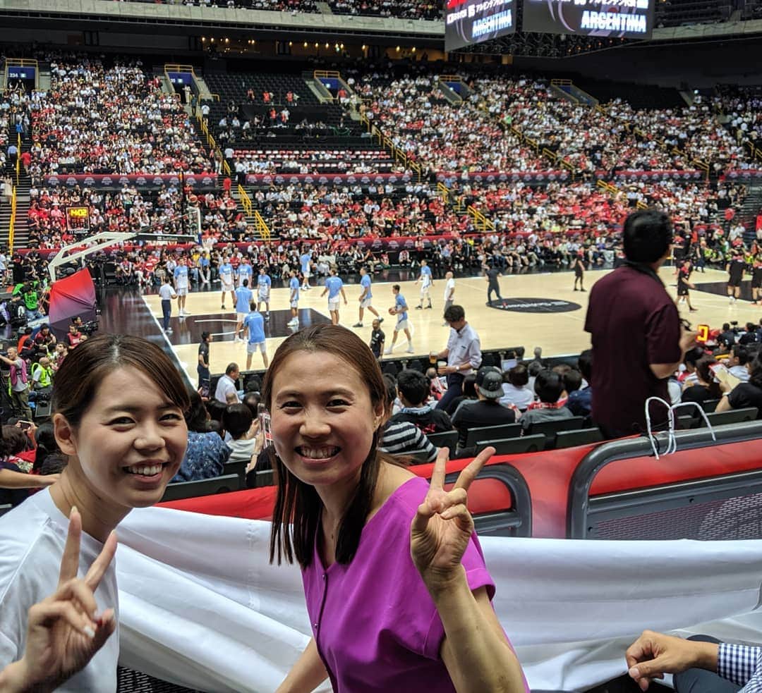 星奈津美さんのインスタグラム写真 - (星奈津美Instagram)「8/22(木)、さやかさんに誘っていただき初のバスケ観戦！！🏀男子の日本代表対アルゼンチン代表の強化試合でした。 初の生観戦と言うこともあり、ゲーム開始から衝撃を受けまくり、、パス回しなどあまりのスピードの早さに目が追いつかず大変でしたが、迫力もあって、かっこよくて、すごく良い試合を観ることが出来て大興奮でした😍！！ さやかさんありがとうございました✨✨ #男子バスケ日本代表 #初観戦🏀  #平野早矢香 さん」8月24日 8時27分 - ntm_hoshi