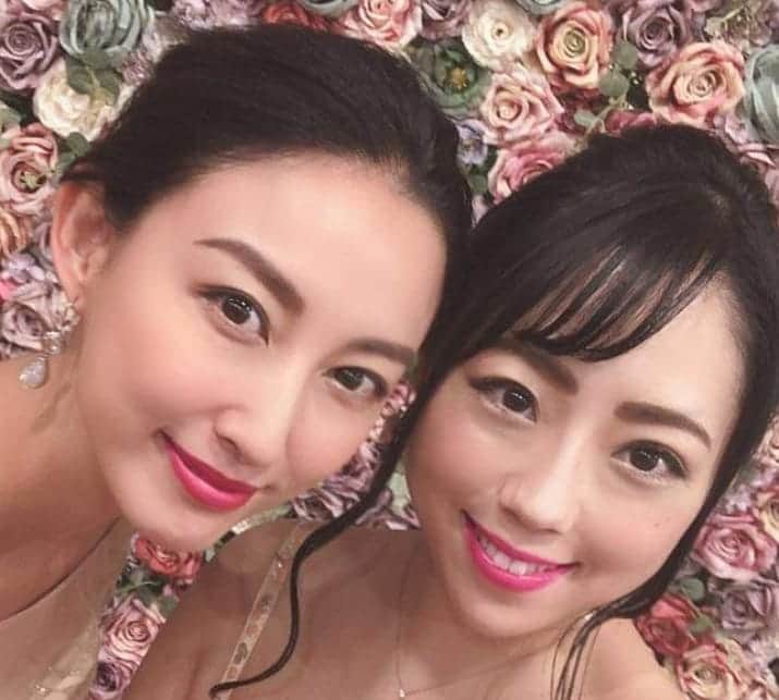 池田香織のインスタグラム：「#seoulwebfest2019  昨年につづき、今年も行ってきました✨  昨年は『The Wheel』の作品賞など、今年は『The Benza』でゲスト女優賞のノミネートなどでの参加。  私は賞を逃してしまいましたが、ヤンニが助演女優賞、クリスが主演男優賞に選ばれたのがとっても嬉しい！  このseoulwefestは、世界各国からもたくさんのクリエイターが参加していて、キラキラ豪華だけど、アットホームな雰囲気。  また来年も来られたらいいな！  それでは、参加者のみなさんと観光してから日本に帰ります🗾  #thebenza #tokyocowboys #christophermccombs #janniolsson 『The Benza』助演助演賞ノミネートの #白いんこ さんと📸」