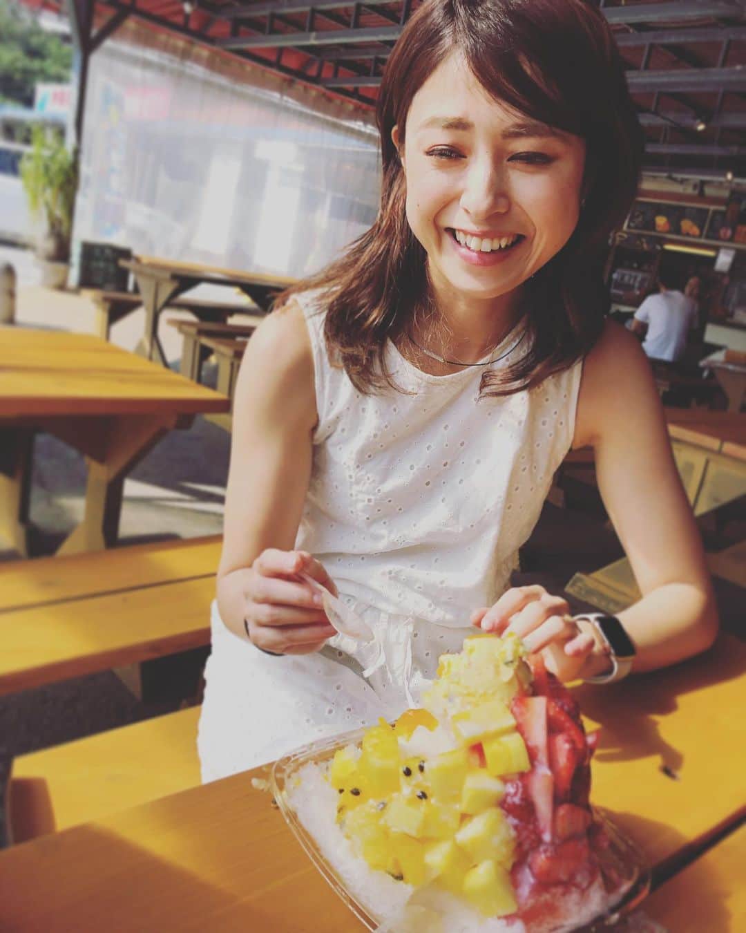 のインスタグラム：「恩納の駅の大きいかき氷？みたいなやつ😊✨ また沖縄いきたい😃  #ssa #サマースタイルアワード#サマスタ #腹筋女子 #筋トレ女子 #fitnessgirl #アブクラックス #アブクラックス女子 #インスタダイエット #スポーツウェア #トレーニングウェア #フィットネスウェア #筋トレ #トレーニング #ジム #フィットネス #筋肉 #マッチョ #ダイエット #ワークアウト #ボディメイク#beauty#エニタイム #anytimefitness #ウォーキング#ウェア#かき氷#恩納村#沖縄」