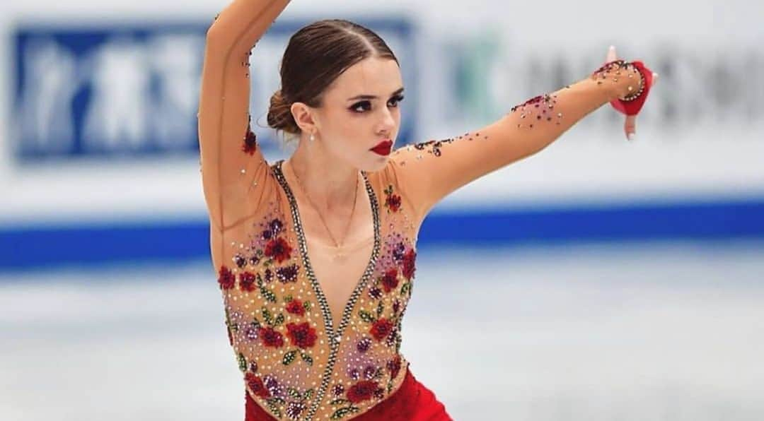 ジェシカ・ロウンズさんのインスタグラム写真 - (ジェシカ・ロウンズInstagram)「So incredibly excited and honored to have 2x Olympian @isadorable96 figure skating to my rendition of “Never Enough” at the Aurora Games!!! 🥰⛸⛸Tune in to @espn ESPNU Tomorrow at 1pm!」8月24日 8時55分 - jessicalowndes