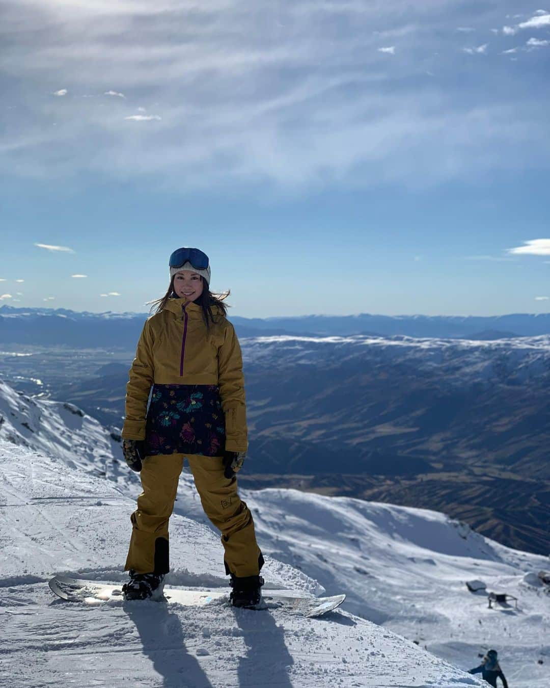 藤森由香さんのインスタグラム写真 - (藤森由香Instagram)「Happy to be back on snow!  I’m in New Zealand, Wanaka.  Watching the big air contest at @cardronanz  Riders are ripping ‼️I wanna hit it too🥺 #burtonsnowboards #cardrona #goretex #ak #travel #summer #辛子色 #」8月24日 9時01分 - yukafujiforest