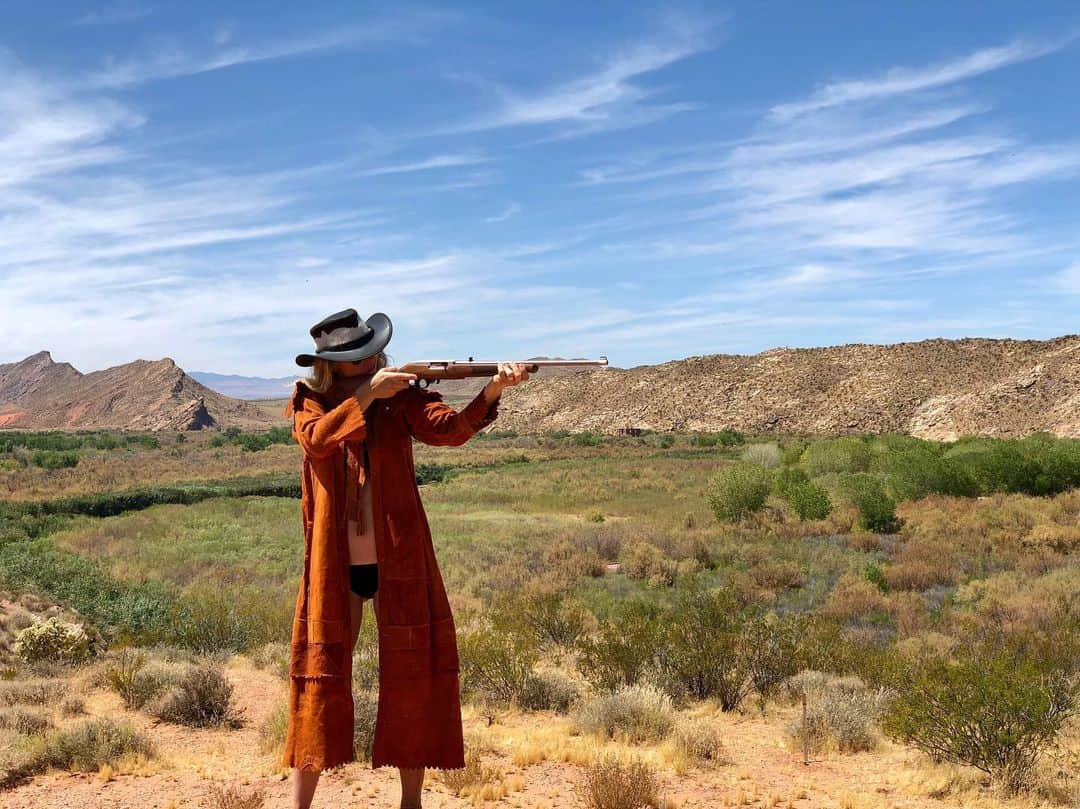 A・J・クックのインスタグラム：「The Wild West. 🏜  #staywild」