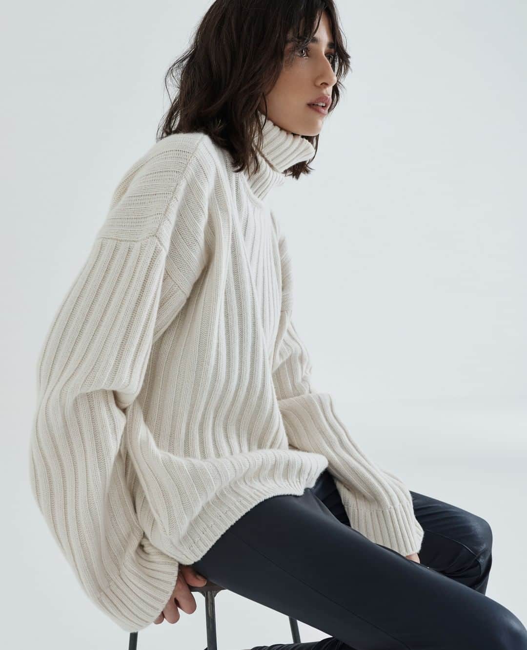 のインスタグラム：「Introducing the Dover. Our latest fall staple that's the perfect amount of trend and comfort #FALL19」