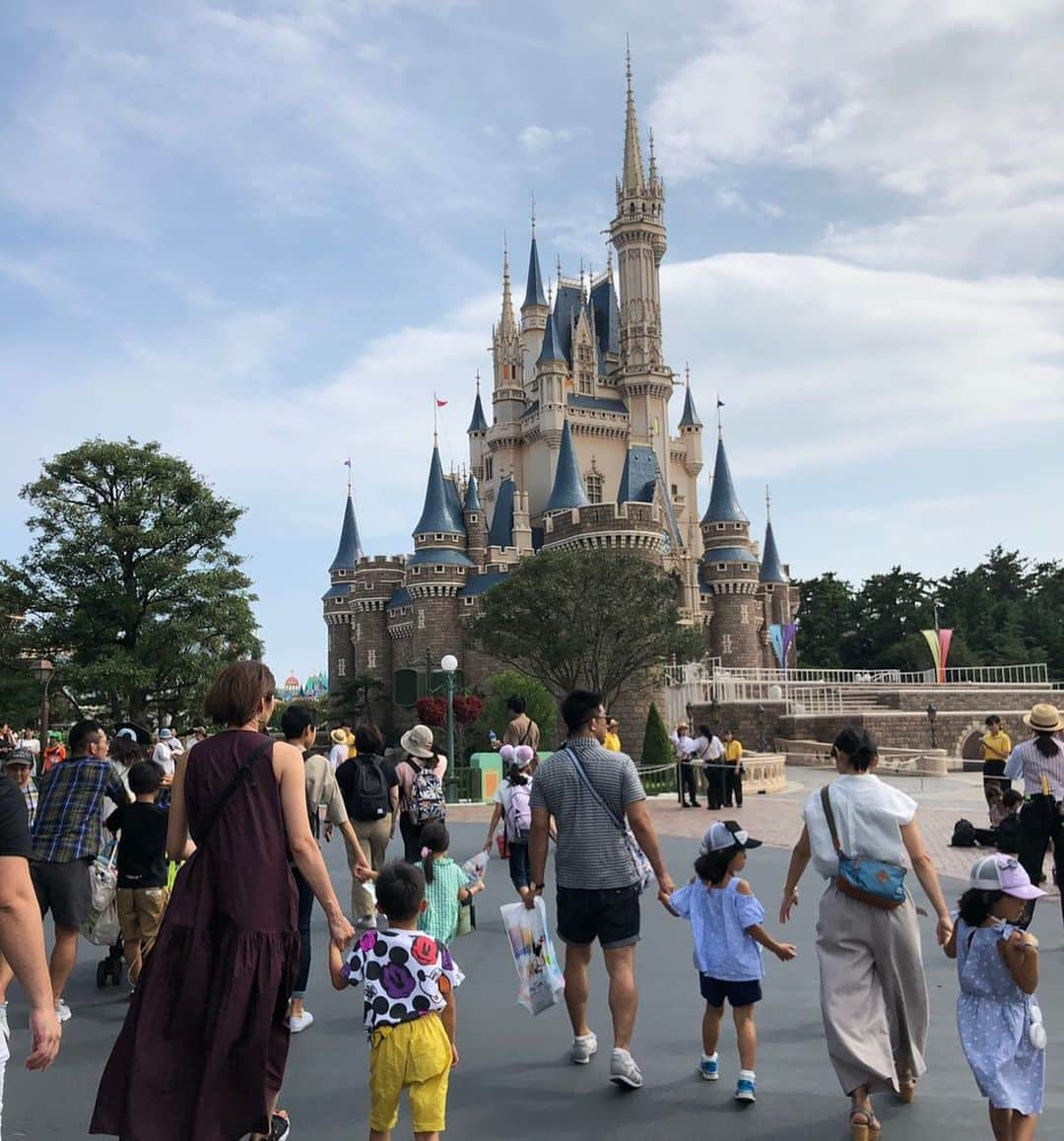 大友愛さんのインスタグラム写真 - (大友愛Instagram)「夏休みの思い出🌻 楽しかった~本当に楽しかったぁ😌  夢の国サイコぉ✨  #夏休み #ディズニーランド #夢の国  あきさん写真ありがとうッ❤️🧡💛💚」8月24日 10時01分 - ai_dayooon