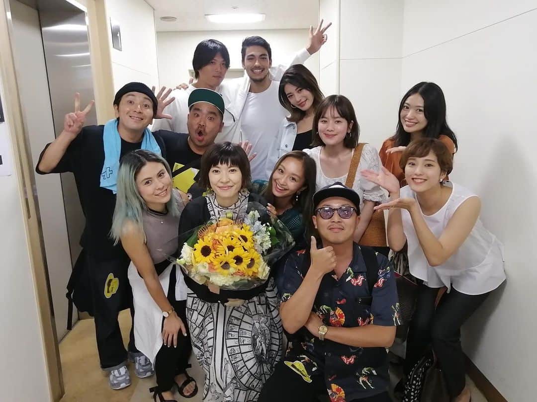 のインスタグラム：「昨日はテラスハウスで出会った﻿ みんなが遊びに来てくれました。﻿ ﻿ みんなみんな忙しいのに、﻿ 時間をくれて、集まってくれて﻿ ほんとうに、ほんとうに、﻿ ありがとう。﻿ ﻿ 明るい声がまだ耳に残っている👂﻿ 久しぶりに会えて、歌を届けられて﻿ 私はとても嬉しかったです。﻿ ﻿ ﻿ 大阪も札幌も﻿ ちゃんと歌い届ける◡̈﻿ ﻿ アンコールの掛け声はテラハメンバーだったって！﻿ 聞こえてたよ。﻿ あとから知って泣けた。(心の中でな🥺)﻿ ﻿ ﻿ ありがとう。﻿ ありがとうをいっぱい！﻿ ﻿ みーこ、JJお疲れさまだ！😊﻿ #一旦お疲れ様 ﻿ ﻿ chayちゃん、ダイキンマン、﻿ ちゃんもも◎、美智子ちゃん、﻿ メッセージありがとう😚﻿ 来れなかったみんなにも！﻿ 心の支えです。ありがとう！」