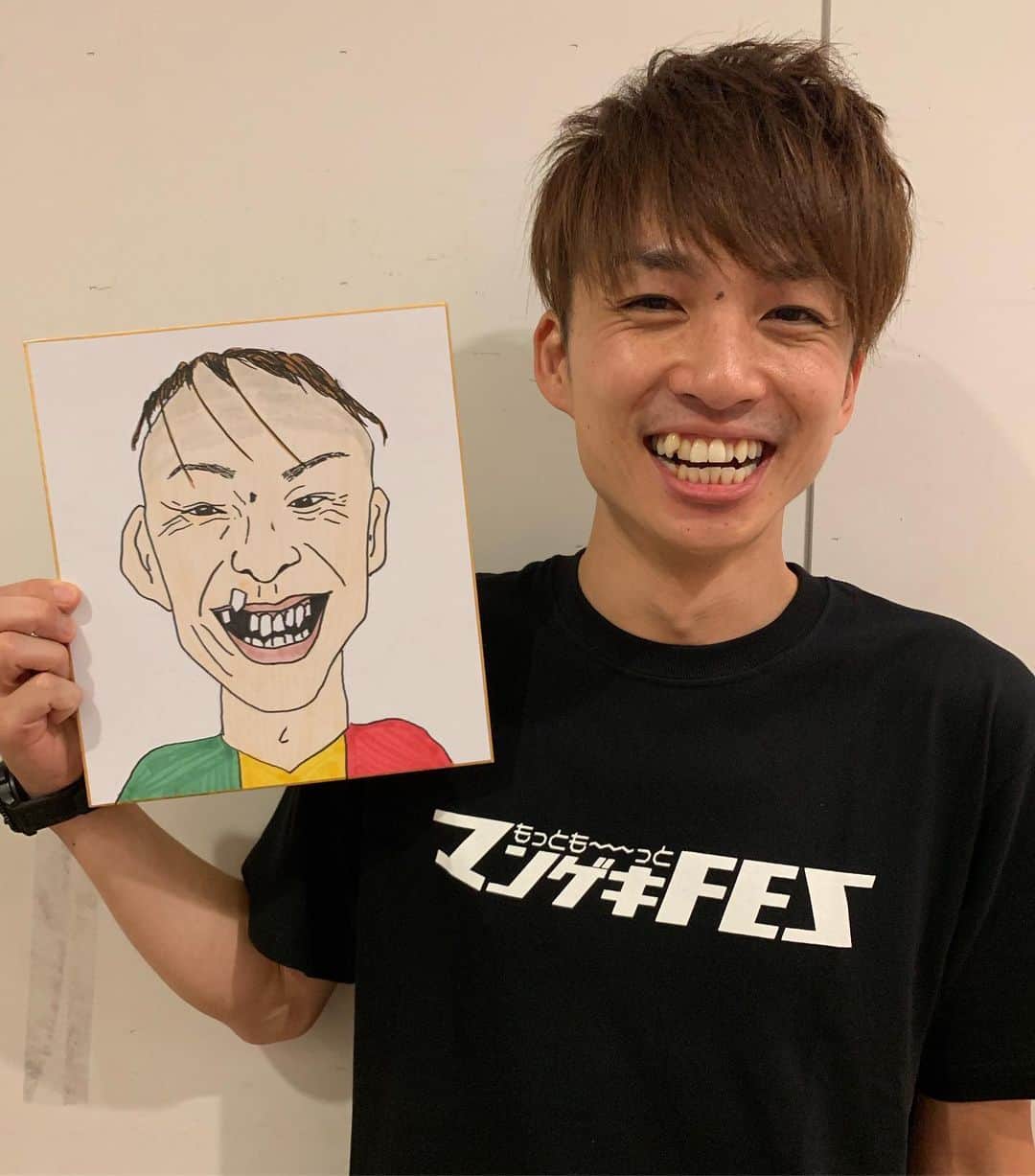 kento fukayaさんのインスタグラム写真 - (kento fukayaInstagram)「【さえない似顔絵36】 アインシュタイン 河井ゆずるさん  #さえない似顔絵 #似顔絵 #イラスト #お笑い #芸人 #よしもと漫才劇場 #アインシュタイン 河井ゆずるさん #漫劇の初老リーダー #アメリカと扇風機の八重歯 #ピンの時のロゴがワイン #人としての振る舞い方が #冴えている素敵な兄さん #kentofukaya」8月24日 19時51分 - kento1989