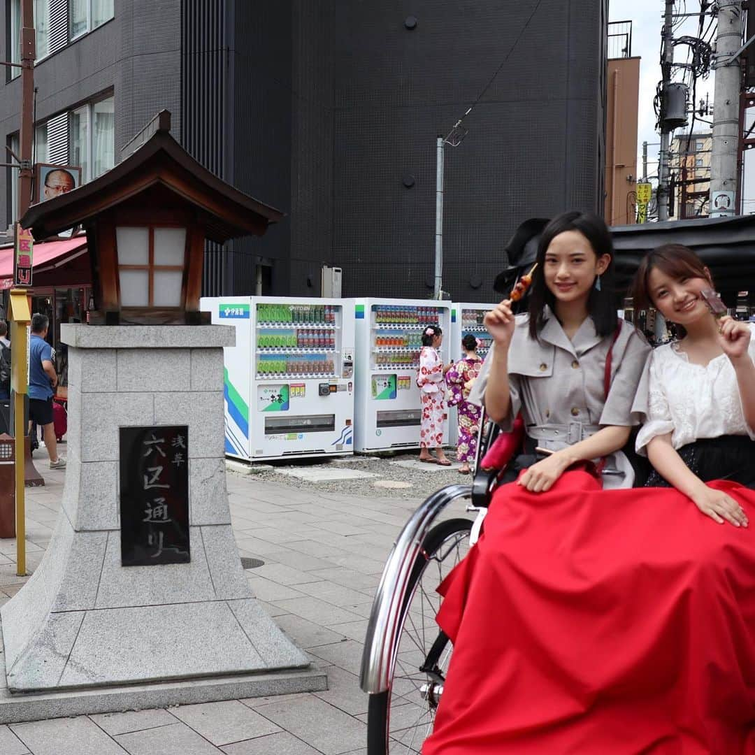 歌田初夏さんのインスタグラム写真 - (歌田初夏Instagram)「人力車、うたコン以来！街を人力車で回るのは初めて！！最高の思い出になりました😌  #浅草 #人力車 #下青木香鈴 #歌田写真展」8月24日 19時58分 - utahatsu78