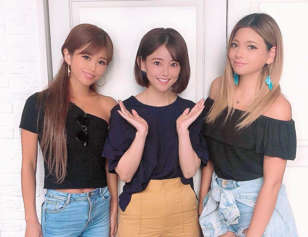 林村ゆかりのインスタグラム：「LIVER'S CAFE BAR  かなりすぐですが😅ライバーのイベントを開催します‼️ライバー、6-7名ほど参加😆 どんなカフェバーになるかは来てのお楽しみ…🙈🤩 🗒8月31日 ⌚️18時から22時 場所:渋谷LAND (wiredcafe） https://tabelog.com/tokyo/A1303/A130301/13215057/  入場料 ¥3000  新しいエンタメになる予感 「リアルギフト」 ぜひご体感ください😊🌈 参加ライバーから今までで1番楽しそうなイベント、最高に楽しみ！と言っていただきました😄ぜひ新感覚LIVER’S CAFE BARお待ちしてます♪  ご予約のかたに特典あるかも💭💓 ご予約はDMにて😊  この写真、私の目プリクラみたい。 ⠀ ⠀ ⠀  #ライバー#ライブ配信#イチナナ#pococha#ビゴライブ#ぽこちゃ#bigolive」