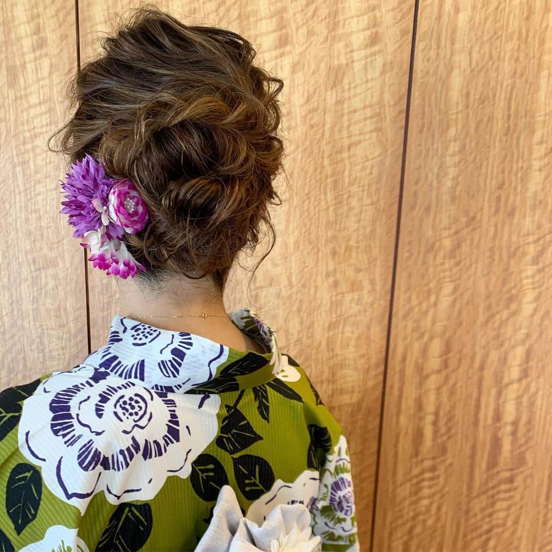 YU-U（工藤由布）さんのインスタグラム写真 - (YU-U（工藤由布）Instagram)「♡浴衣hair♡ お似合いでしたー🥰🥰🥰 ミドルの束感シニヨン🙌🏻お祭り楽しんでくださいね🍺 ・・・ #ヘアアレンジ #uアレンジ #ミディアムアレンジ #hairarrange #浴衣ヘアアレンジ #u和装ヘア」8月24日 20時07分 - nyan22u22nyan