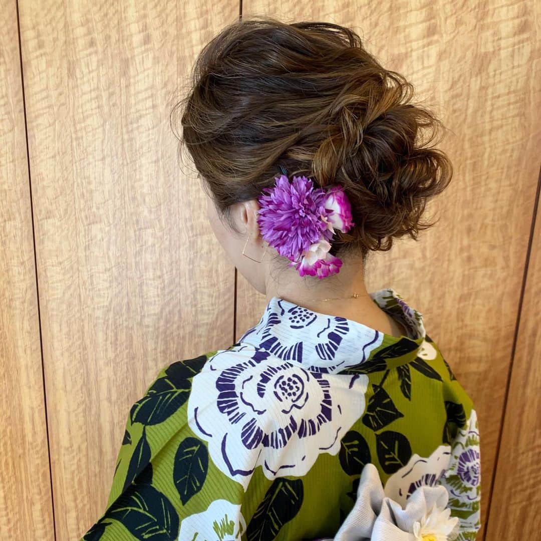 YU-U（工藤由布）さんのインスタグラム写真 - (YU-U（工藤由布）Instagram)「♡浴衣hair♡ お似合いでしたー🥰🥰🥰 ミドルの束感シニヨン🙌🏻お祭り楽しんでくださいね🍺 ・・・ #ヘアアレンジ #uアレンジ #ミディアムアレンジ #hairarrange #浴衣ヘアアレンジ #u和装ヘア」8月24日 20時07分 - nyan22u22nyan