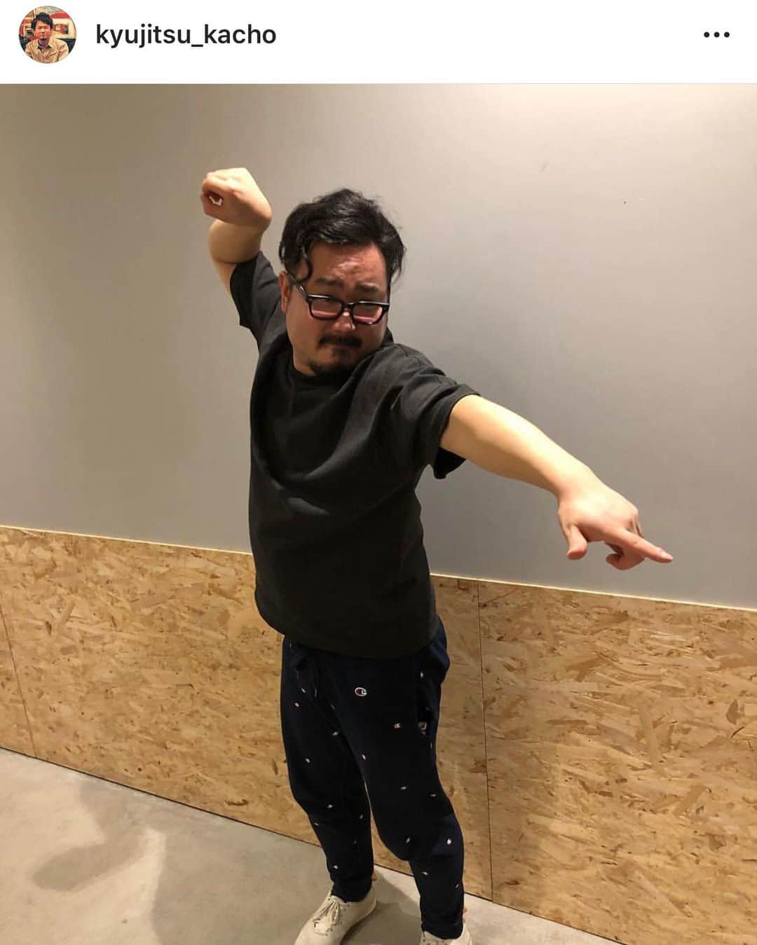 のインスタグラム：「ソーレスの真似事するぐらい(？)オビワンが好きなので本当飛び上がりそうなくらい嬉しいです。というか飛び上がりました。 因みに左手はウータパウでのグリーヴァス将軍との決戦を真似事したものです。」