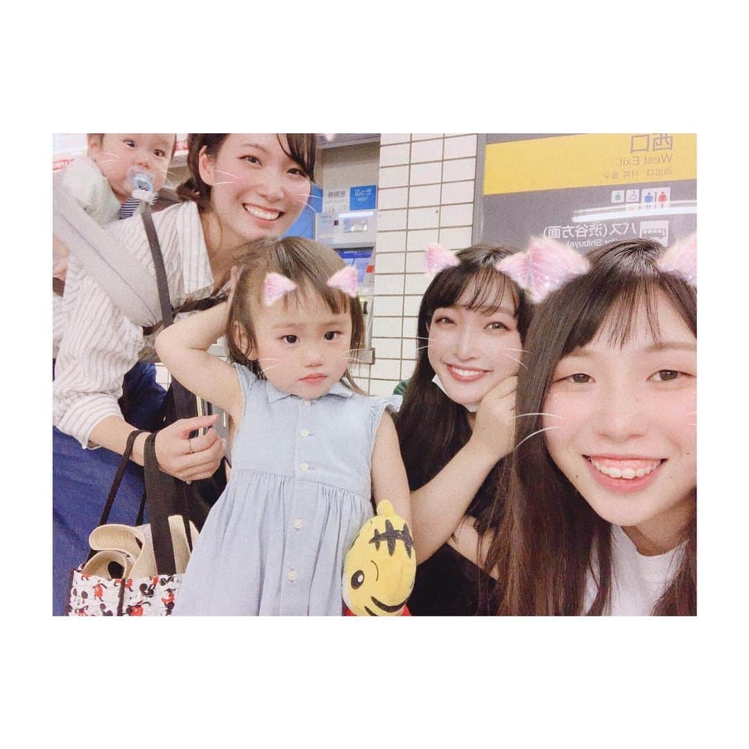 みなみのインスタグラム：「専門学校時代の友達\( ˙ ˙ *)/ﾀﾞｲｽｷ♡ 専門の頃は三人でいたのが 今は息子くん、娘ちゃんもいるっていう 不思議な感じ！☺️🦖💓 変わらず楽しくて平和な時間だった、 和んだな〜🍵」
