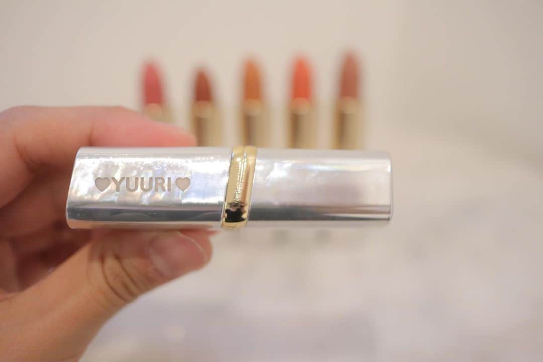 MARILYN YUURI FUKUSEさんのインスタグラム写真 - (MARILYN YUURI FUKUSEInstagram)「名前入りリップ頂きました❤️﻿ ありがとうございます。﻿ ロレアルのリップって﻿ デザインも色味も﻿ 何もかも品があって大好き！﻿ ﻿ 本当にありがとうございます❤️﻿ ﻿ ﻿ #ロレアルパリ #lipstick #loreal @lorealmakeup #lip」8月24日 20時32分 - yuuri_fukuse