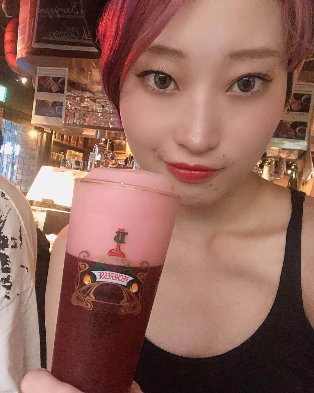 のインスタグラム：「最近カシスビールがお気に入りなの。 . . . #恵比寿 #beer #カラコン #カシスビール #summer #purple #サロンモデル #サロモ #コンテストモデル #ショーモデル #ヘアカラー #クリエイティブ #ビール女子 #ジェンダーレス #ジェンダーレス女子 #中性的女子 #デザインカット#l4l #f4f #グラデーションカラー #パープルアッシュ #ブリーチ #japanesemodel #genderlessmodel #いいね返します #ベレー帽 #いいね返し #likeforlikes #撮影依頼募集 #creativememories」