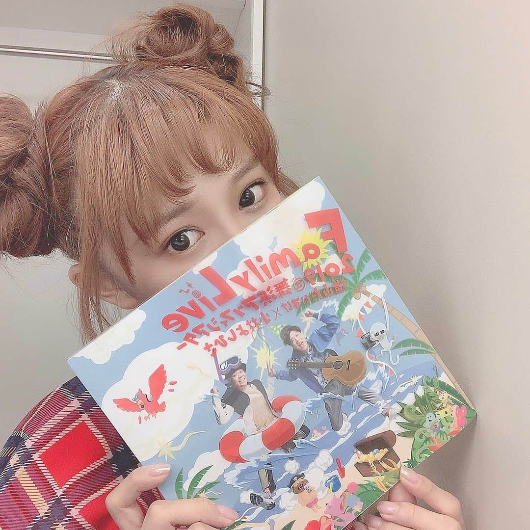 星名美怜さんのインスタグラム写真 - (星名美怜Instagram)「♥♥♥﻿ ㅤㅤㅤ .﻿ ㅤㅤㅤ Family Live 1日目終了☺︎☺︎﻿ ありがとうございましたーっ﻿ 幸せ♥幸せ♥ ㅤㅤㅤ ﻿ ㅤㅤㅤ 3公演目は…﻿ ㅤㅤㅤ #ミッキーヘア 🐁🖤﻿ ﻿ ㅤㅤㅤ 久しぶりにこういう髪型したー笑ㅤㅤㅤ 珍しいのでたくさん写真とりました。どーぞ。笑 . ㅤㅤㅤ #familylive #ファミリーライブ  #だいすけお兄さん #よしお兄さんㅤㅤㅤ #ebichu #エビ中 #星名美怜 . ㅤㅤㅤ #hairstyle #ヘアアレンジ #お団子アレンジ #今日の髪型 #me #selfie ㅤㅤㅤ」8月24日 20時42分 - hoshina_mirei_official