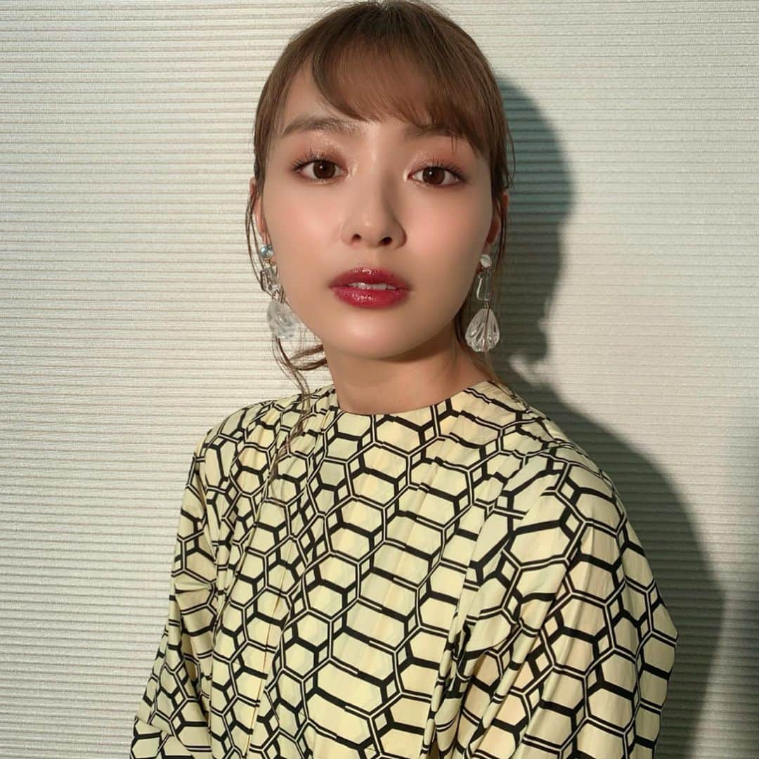 高橋有紀のインスタグラム：「お美しい理央ちゃま 昨日は #おっさんずラブ の舞台挨拶のヘアメイクさせてもらいました❤︎ ちずちゃんを観に映画館に行こうと思います、みなさまも是非！ #劇場版おっさんずラブ」