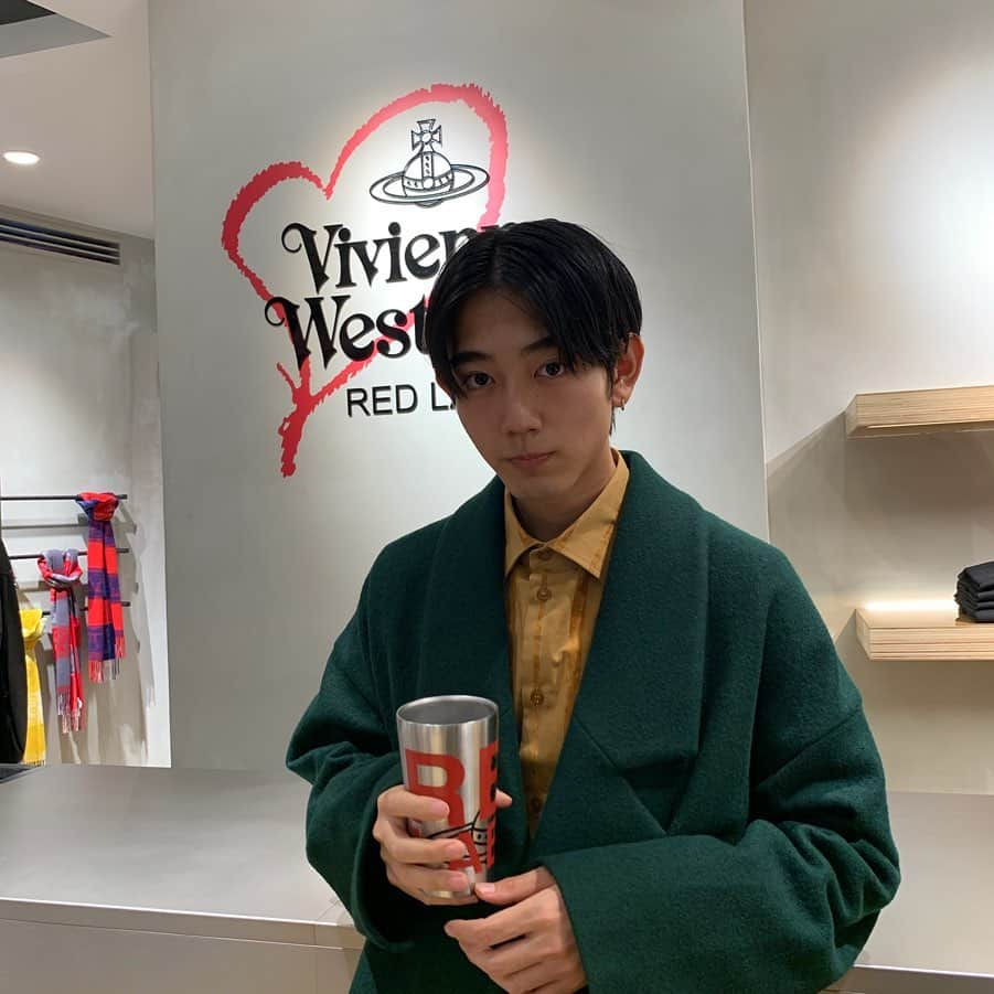 きいたさんのインスタグラム写真 - (きいたInstagram)「・ お手手にハート♥️ #vwnewred」8月24日 20時51分 - _kiita_0130_