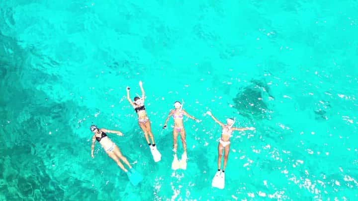 のインスタグラム：「💙 ≋ ≋  ドローン撮影していただきました♡ ．  @miyakojima_drone ． ． . #swimwear #bikini #beach #camera #canon #沖縄 #宮古島 #宮古ブルー #alexiastam #alexiastambeachtrip #alexiastammermaid #カメラ #女ひとり旅 #宮古島生活」