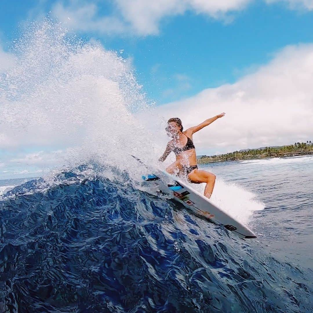 ブリアナ・コープさんのインスタグラム写真 - (ブリアナ・コープInstagram)「Waves + surfing with friends = 😄☺️😊😁😃」8月24日 12時18分 - briannacope