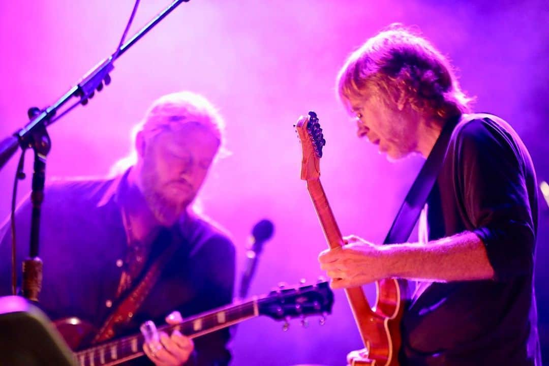 テデスキ・トラックス・バンドのインスタグラム：「‪Everything’s right with TAB and Derek at @locknfestival after “Camel Walk,” “Ghost” and now “Blaze On.” Tune In at Relix.com/Live. Photos by @mlowephoto」