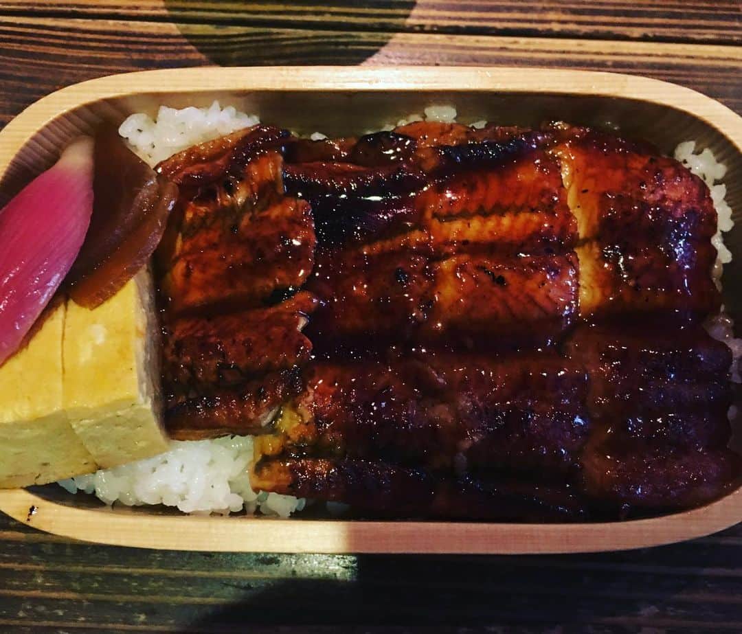 宮田麺児のインスタグラム：「土山人の鰻弁当  #蕎麦#鰻#うなぎ#ウナギ#弁当」