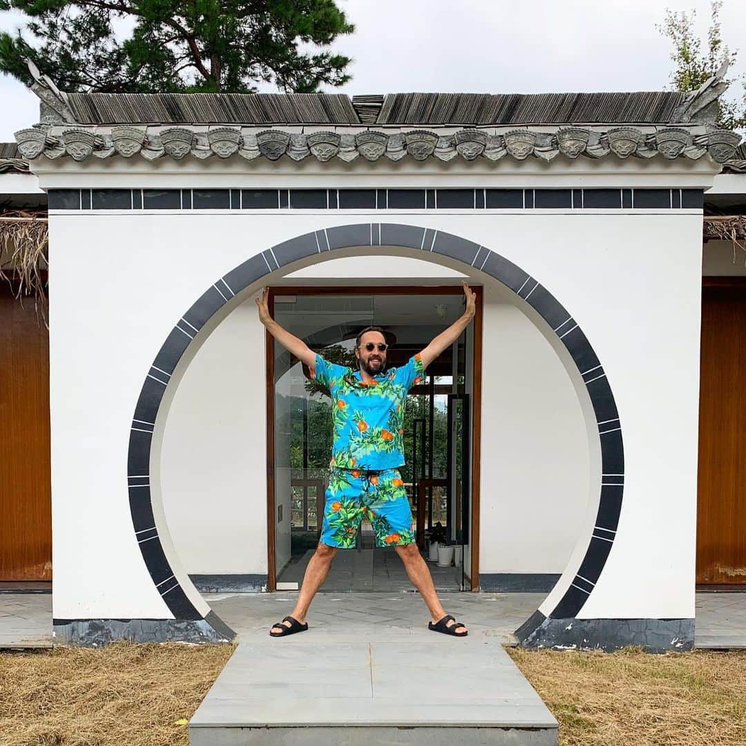 Symmetry Breakfastさんのインスタグラム写真 - (Symmetry BreakfastInstagram)「A weekend away from Shanghai for my birthday at Qiandaohu 千岛湖 or Thousand Island Lake (about 2.5hrs by train) We are staying at a cute home stay/hostel called Fishman on Peilou Island. The lake was created in 1959 when they constructed the Xin’an dam, today it’s one of the cleanest lakes in the world and where Nongfu water comes from. - - - - - - - - - - - - - - - They asked us last night what type of breakfast we wanted, when I said 中国的早饭 Chinese style breakfast they were almost shocked! 😂 A hard boiled egg, some plain congee, pickles, melon, a sweet egg custard bao, a chicken sausage, a small steamed sweet potato and a zongzi 粽子 with some green tea. #symmetrybreakfast #chinesebreakfast #qiandaohu #thousandislandlake #zhejiang #china #中国」8月24日 12時54分 - symmetrybreakfast