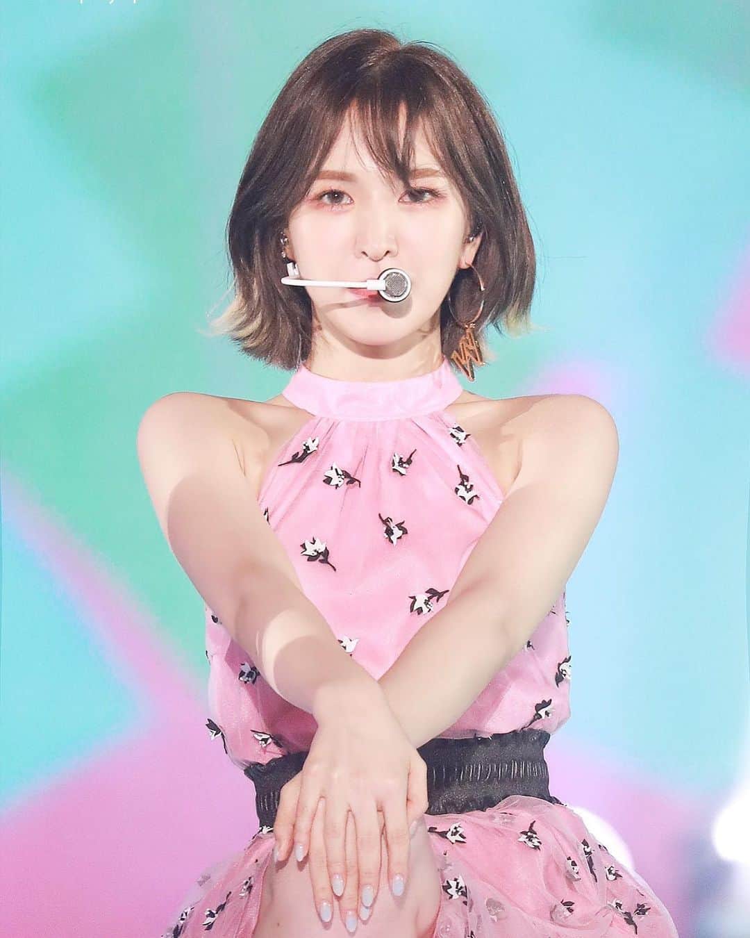 ウェンディ（ファンアカウント）のインスタグラム：「💙 190823 Soribada Awards - © to maplesyrup0221 #WENDY #웬디 #REDVELVET #레드벨벳」