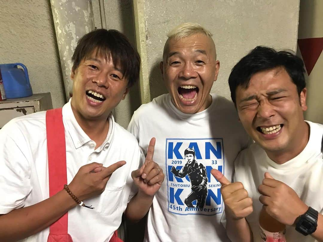 ロッシーさんのインスタグラム写真 - (ロッシーInstagram)「関根勤芸能生活45周年記念講演 カンコンキンシアター33 〜50.60は、あたり前〜 を、熊ちゃんと見に行きました！ めちゃくちゃ 笑いました！ めちゃくちゃ #関根勤 さんで、 めちゃくちゃ #ラッキィ池田 さんで、 めちゃくちゃ #キャイーン さんで、 めちゃくちゃ #中村嘉夫 さんで、 めちゃくちゃ #ずん さん で、 めちゃくちゃ #森一弥 さん で、 めちゃくちゃ #平子悟 さんで、 めちゃくちゃ #イワイガワ さんで、 めちゃくちゃ #神部美咲 さんで、 めちゃくちゃ #飯田あすか さんで、 めちゃくちゃ #クオーレ さんで、 めちゃくちゃ #浅井企画 さんなライブでしたよ！ 笑いの満腹で、帰りましま！ 今日と明日ラストまで、笑かしまくって下さい！ ありがとうございました！ 関根さん45周年おめでとうございます！ お腹いっぱいです！ #野性爆弾 #ロッシー #より。」8月24日 13時46分 - yaseibakudan_rossy