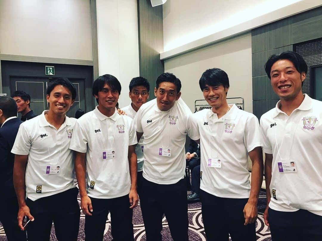 星原健太さんのインスタグラム写真 - (星原健太Instagram)「中間報告会。 現在首位。去年16位からの75日線25日線突っ切ってのゴールデンクロス急騰銘柄。夏枯れ相場にならないようみなさん買い買いでお願いします！！！ #藤枝myfc #テンバガーチーム」8月24日 14時19分 - kentahoshihara