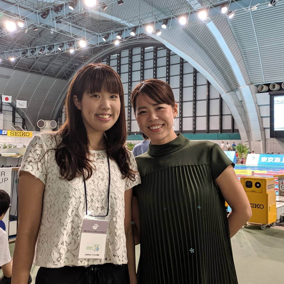 星奈津美のインスタグラム：「昨日は競泳ジュニアオリンピックでトークショーがあり、アスリート委員としてMCを務めさせて頂きました。 ゲストは、同い年でプライベートでも仲良くさせてもらっているロンドン五輪平泳ぎ代表の松島美菜さん🥰✨ 美菜ちゃんは大学で6年間薬学部へ通いながらオリンピックに出場し、引退後は薬剤師になる夢を叶え、心から尊敬する友人の一人です😌 実際の経験から競技と学業の両立の仕方など、選手のみんなにとって為になるお話をしてくれました！ この日はいつも一緒に会っている同い年のトレーナーのゆいちゃんも見に来てくれて、終わったあとは3人でアフタヌーンティーをしに行きました😆💕 いつも通り、たくさん笑って楽しい時間でした！2人ともありがとう💓 #競泳 #ジュニアオリンピック #辰巳国際水泳場  #アフタヌーンティー #ザプリンスギャラリー東京紀尾井町」