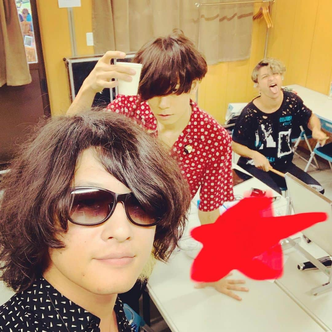 磯部寛之さんのインスタグラム写真 - (磯部寛之Instagram)「Hey MONSTER baSH are you ready? Hiro ハローモンバス。準備よろしいですか？まもなく本番。 ひろ #alexandros #monsterbash #香川県 #まもなく #楽しみ #ですな」8月24日 15時02分 - hiro_isobe_alexandros