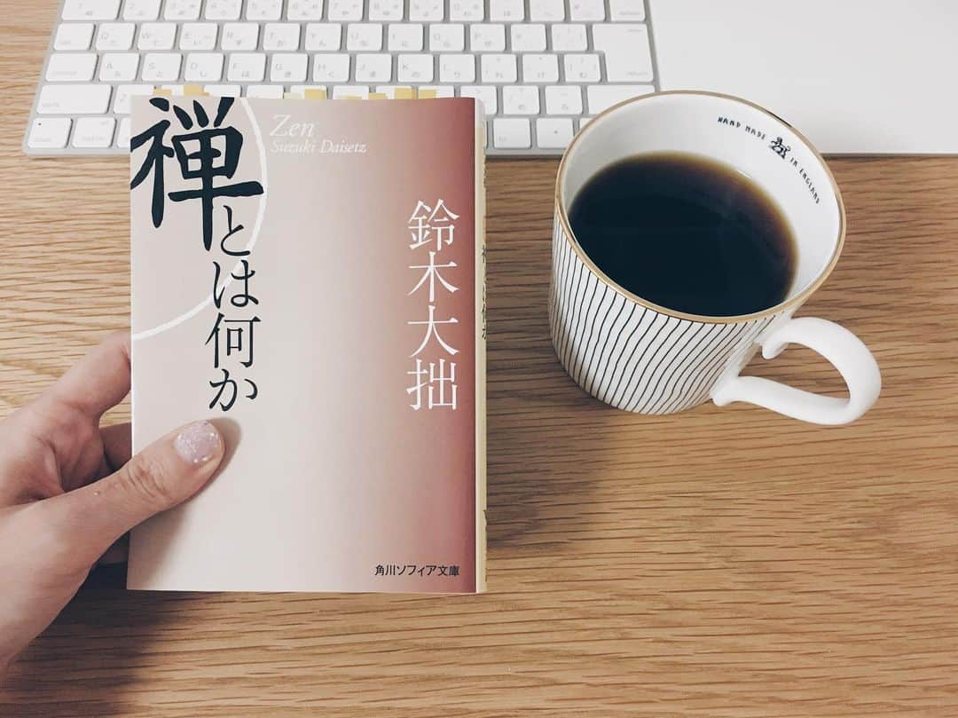 藤野可織さんのインスタグラム写真 - (藤野可織Instagram)「＆Premium 10月号「あの人が、もう一度読みたい本。」に、鈴木大拙『禅とは何か』について書きました。菊池良さんとのクロスレビューです。『禅とは何か』面白かった…こういう機会をいただいて、読むことができてよかったです。」8月24日 15時16分 - fujinono