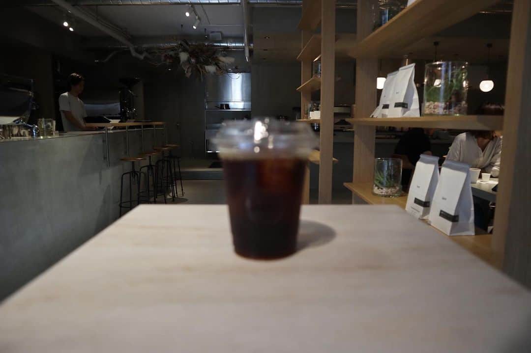 石井輝明さんのインスタグラム写真 - (石井輝明Instagram)「京都、烏丸御池。 三枚目、コーヒーに全くピント合ってなかった。 三枚目ではないということか。  #here #cafe #coffee #カフェ #京都カフェ #烏丸御池カフェ #カフェ芸人 #三枚目にするか二枚目にするかは #自分次第なわけだから #二枚目にピント合ってないのを載せてたら #二枚目じゃないってなるわけで #自分次第 #なんとでも言える #自由にさせてもらいます」8月24日 15時23分 - comandanteishii