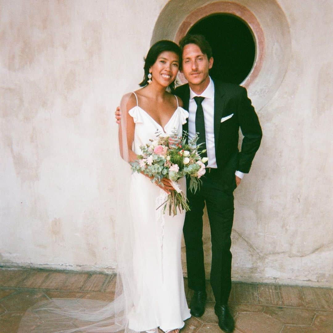 オースティン・ジレットさんのインスタグラム写真 - (オースティン・ジレットInstagram)「Brother is married, got a sister now. Love you both indefinitely @chad_van_valkenburg @salamatceramics」8月24日 15時35分 - austyngillette