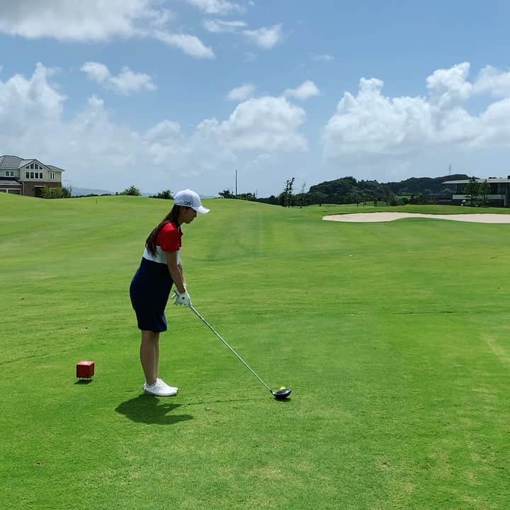 のインスタグラム：「トリッキーなブリストル⛳️ . この不満足そうな顔🤣 また動画撮り忘れてこれだけ笑」