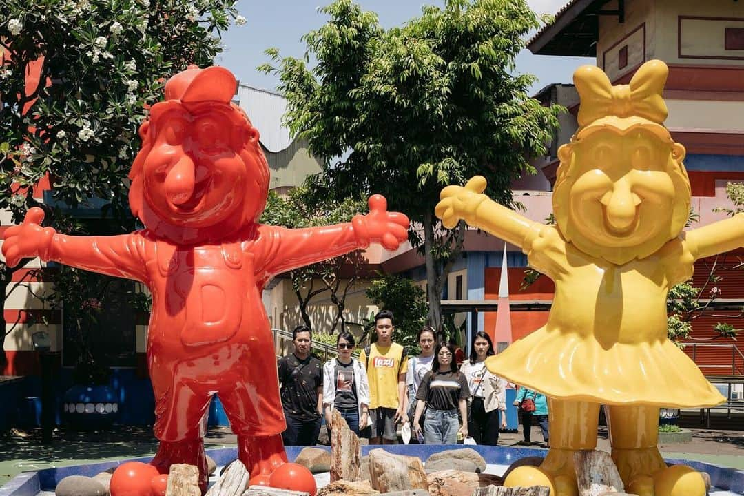 デフィ・キナル・プトリさんのインスタグラム写真 - (デフィ・キナル・プトリInstagram)「Hai, ini aku di DUNIA KARTUN baru di Dufan❤️ di dalemnya ad 7 dari 9 wahana baru yang instagramable! bisa foto-foto kaya kitaa❤️ . Oh ya! Kalau kalian mau ke Dufan kalian bisa dapet tiket lebih murah di www.ancol.com , lumayan banget kaan! . jadi jangan lupa main ke Dufan ya kebanggaan Jakarta dan Indonesia❤️ #dufan #selaluadayangbaru」8月24日 21時27分 - kinalputridevi